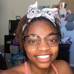 Meet your Posher, Alissa